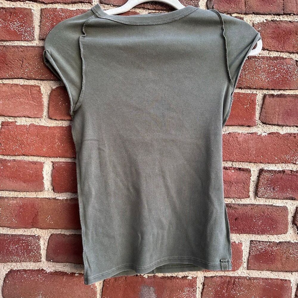 We The Free People Ever Had Tee Olive Green Cotton Blend shirt Women’s Medium NE - Picture 5 of 8